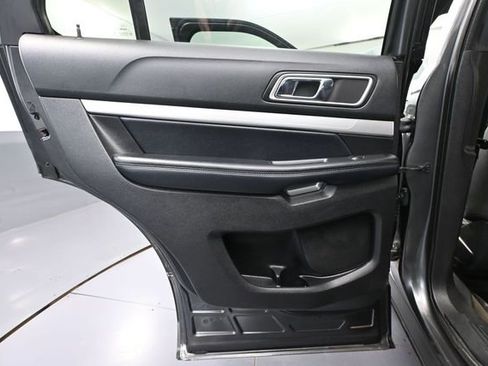 Used 2017 Ford Explorer XLT AWD/4WD image 31