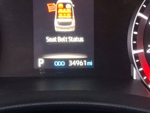 Used 2022 Toyota Highlander LE image 20