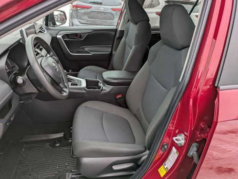 Used 2023 Toyota RAV4 LE image 7