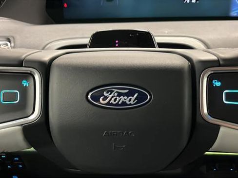 Used 2025 Ford Expedition Platinum image 16