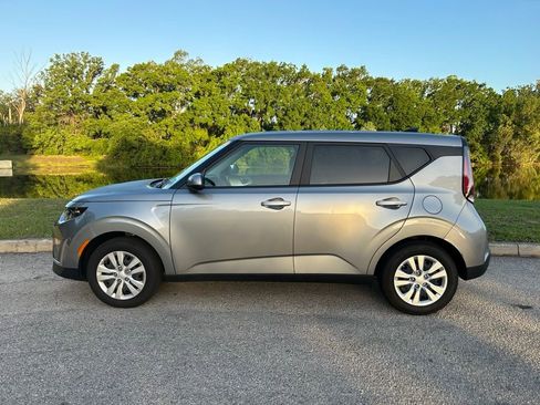 Used 2025 Kia Soul LX image 2