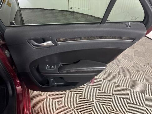 Used 2018 Chrysler 300 Limited w/ Safetytec Plus Group image 27
