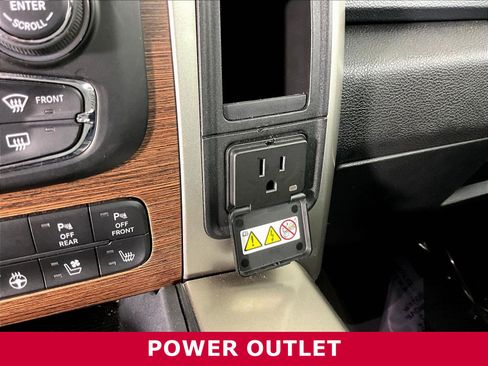 Used 2018 RAM 1500 Laramie w/ Convenience Group AWD/4WD image 15