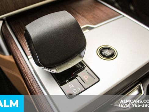 Used 2024 Land Rover Range Rover Long Wheelbase Autobiography image 41