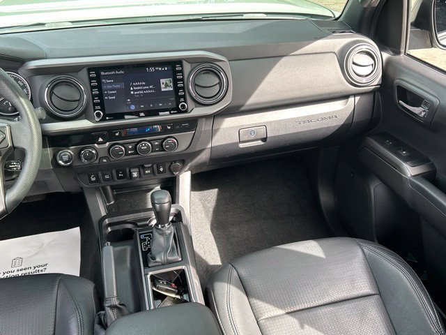 Used 2022 Toyota Tacoma TRD Sport w/ TRD Premium Sport Package AWD/4WD image 39