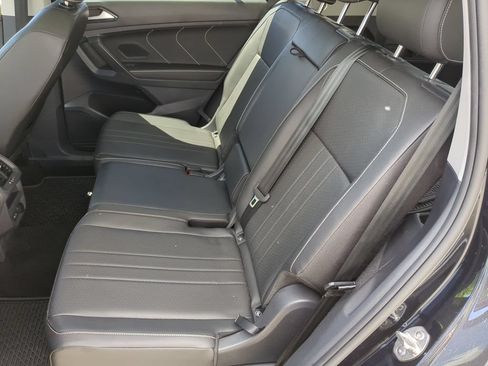 Certified 2023 Volkswagen Tiguan SE w/ Panoramic Sunroof Package FWD image 17