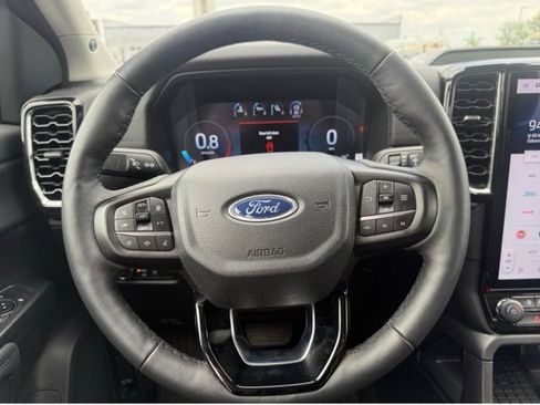 Used 2025 Ford Ranger Lariat w/ Black Appearance Package RWD image 32