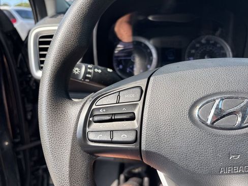 Used 2020 Hyundai Venue SE FWD image 21