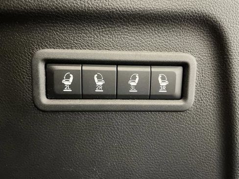 Used 2024 Jeep Wagoneer L 4WD w/ Premium Group I image 17