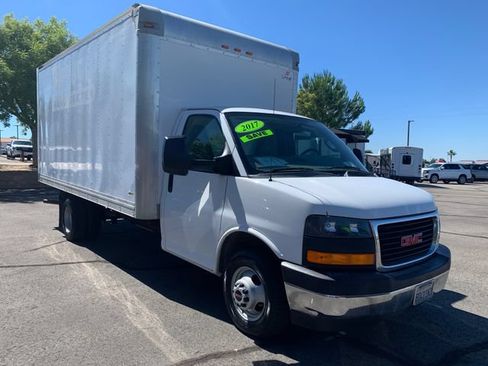 Used 2017 GMC Savana 3500 Extended RWD image 4