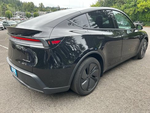 Used 2026 Tesla Model Y Long Range AWD/4WD image 8