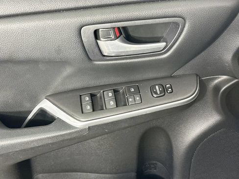 Used 2015 Toyota Camry SE w/ Moonroof Package FWD image 23