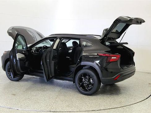 New 2026 Chevrolet Trax LT FWD image 11