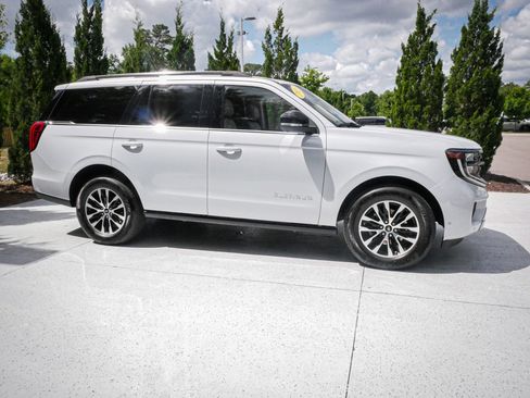 Used 2025 Ford Expedition Platinum AWD/4WD image 11