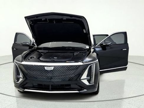 Used 2024 Cadillac Lyriq Luxury AWD/4WD image 12