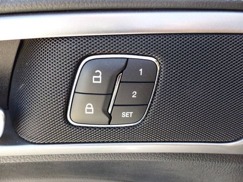 Used 2018 Ford Fusion SE w/ Fusion SE Technology Package FWD image 22