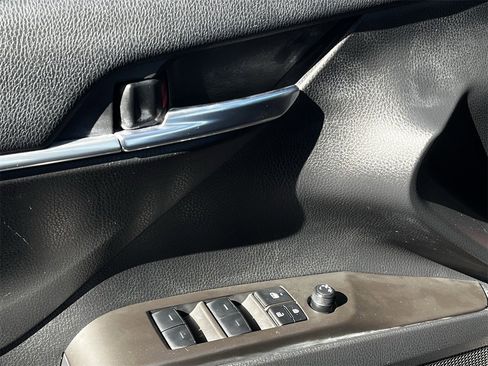 Used 2023 Toyota Camry SE image 21