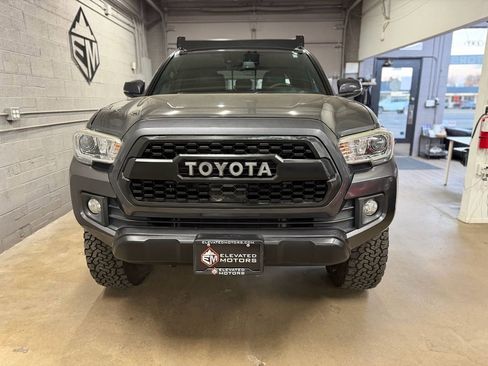 Used 2019 Toyota Tacoma TRD Off-Road image 3