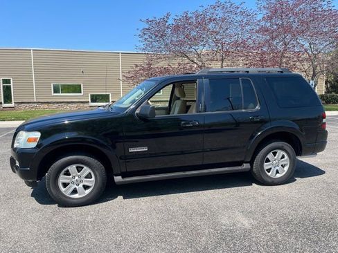 Used 2008 Ford Explorer XLT image 2
