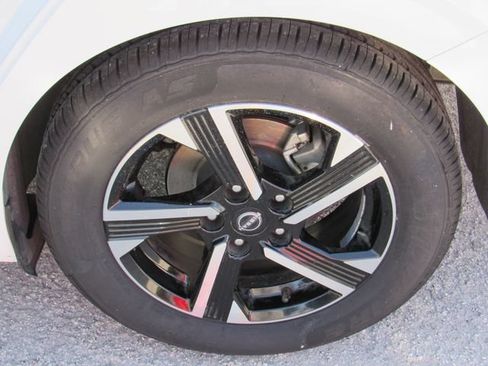 Used 2024 Nissan Sentra SV FWD image 13