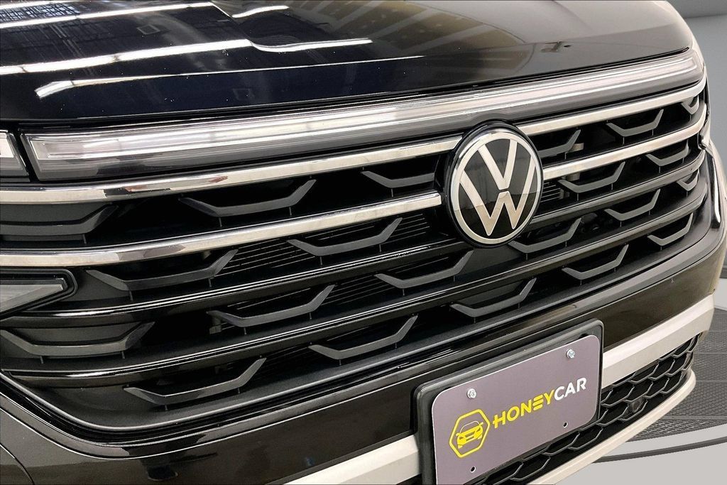 Used 2024 Volkswagen Atlas Peak Edition SE AWD/4WD image 32