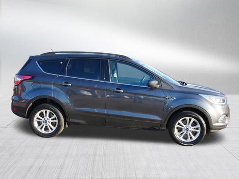 Used 2017 Ford Escape SE w/ Equipment Group 201A AWD/4WD image 8