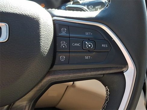 Used 2023 Jeep Grand Cherokee L Limited image 22