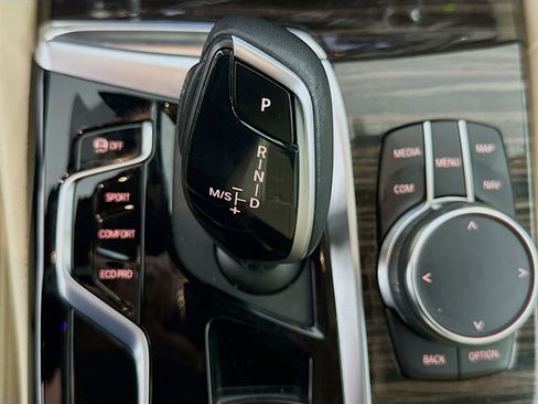 Used 2023 BMW 530i xDrive w/ Premium Package image 25