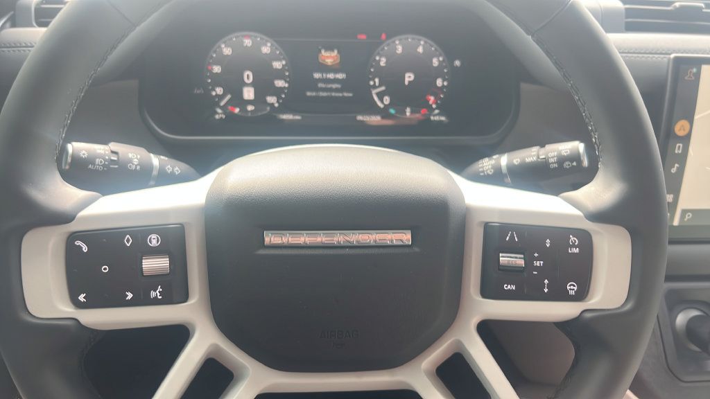 Used 2025 Land Rover Defender 110 X-Dynamic SE AWD/4WD image 30