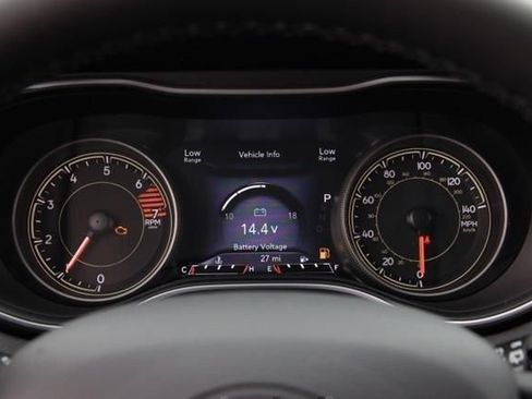 New 2023 Jeep Cherokee Altitude Lux image 27