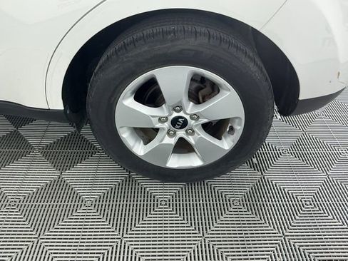 Used 2018 Kia Soul FWD image 18