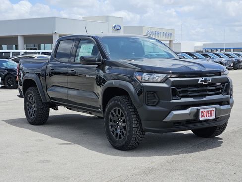 New 2026 Chevrolet Colorado Trail Boss AWD/4WD image 2