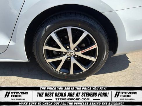 Used 2016 Volkswagen Jetta SE FWD image 11