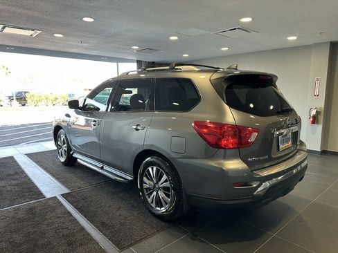 Used 2019 Nissan Pathfinder SV image 6