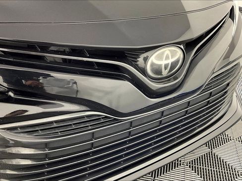 Used 2018 Toyota Camry LE w/ Convenience Package FWD image 31