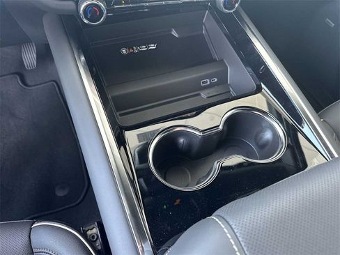 New 2025 Chevrolet Suburban Premier image 16