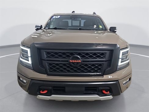 Used 2021 Nissan Titan PRO-4X w/ Pro-4x Convenience Package image 9