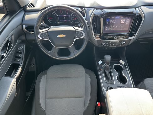 Used 2021 Chevrolet Traverse LT image 24
