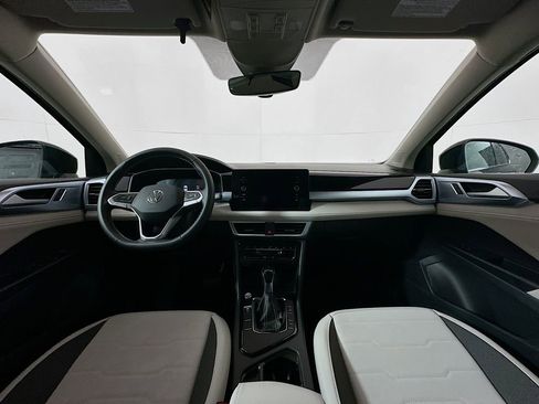 New 2026 Volkswagen Taos SE FWD image 17