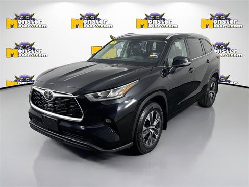 Used 2022 Toyota Highlander XLE image 1