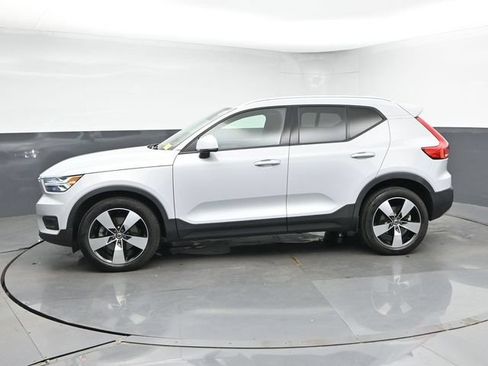 Used 2022 Volvo XC40 T4 Momentum FWD image 6