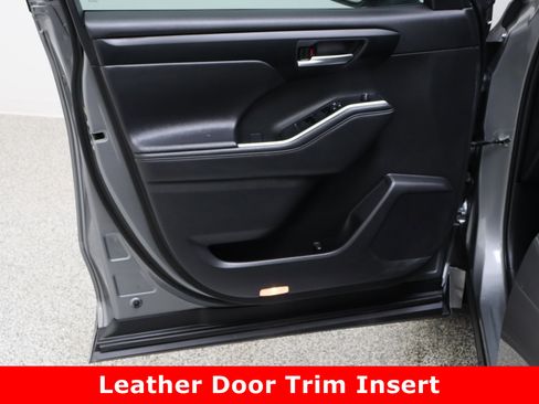 Certified 2025 Toyota Highlander XLE image 12