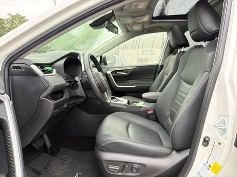 Used 2021 Toyota RAV4 XLE Premium AWD/4WD image 11