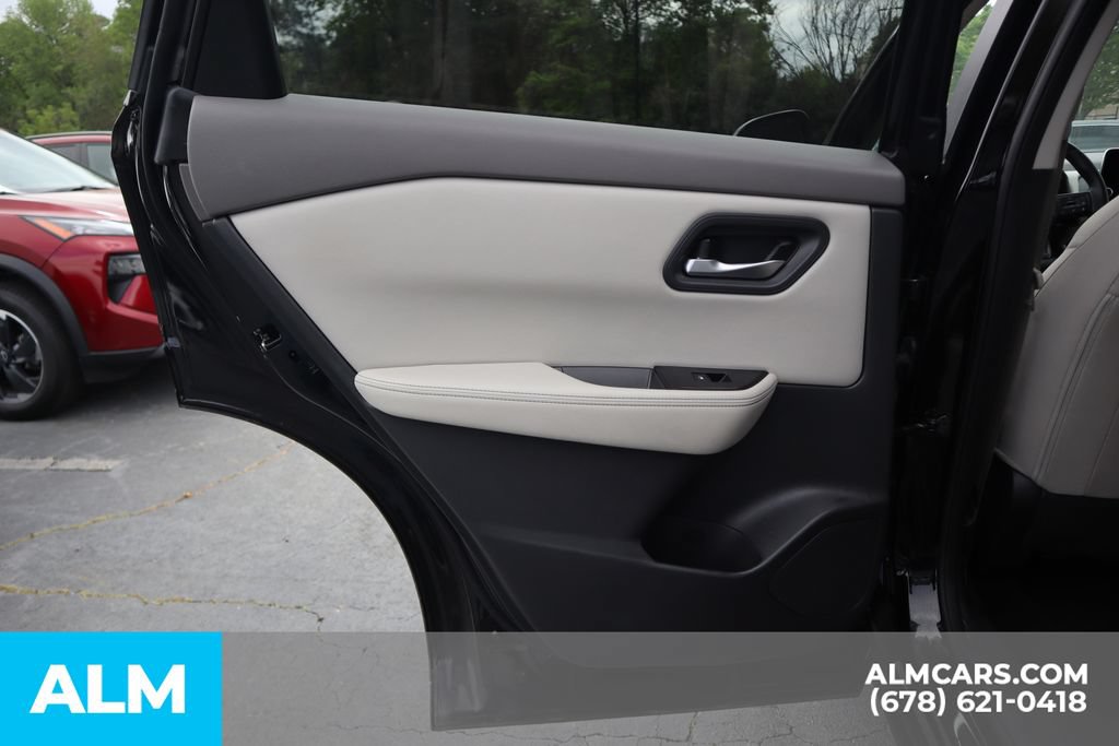 Used 2025 Nissan Rogue SV FWD image 18