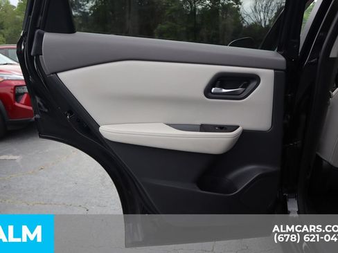 Used 2025 Nissan Rogue SV FWD image 18