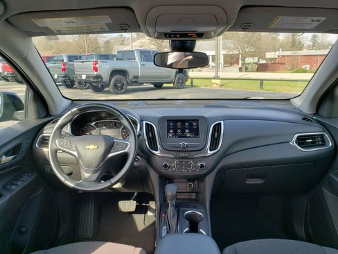 Used 2022 Chevrolet Equinox LT w/ Driver Convenience Package image 38