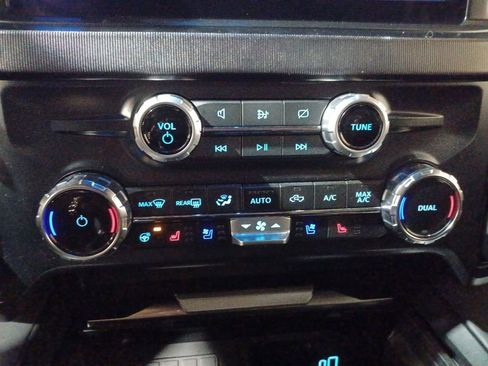 Used 2023 Ford F250 Platinum image 16