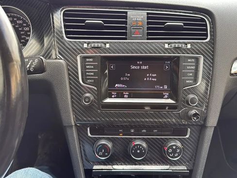 Used 2015 Volkswagen Golf S image 18