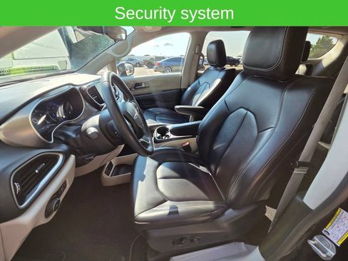 Used 2023 Chrysler Pacifica Touring-L FWD image 24