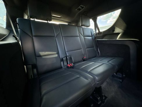 Used 2025 Cadillac Escalade ESV Luxury RWD image 30